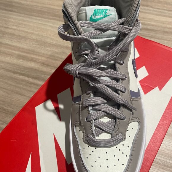 Nike Dunk High Up Size 7.5 (Women's)/6 (Men's) - Picture 5 of 12
